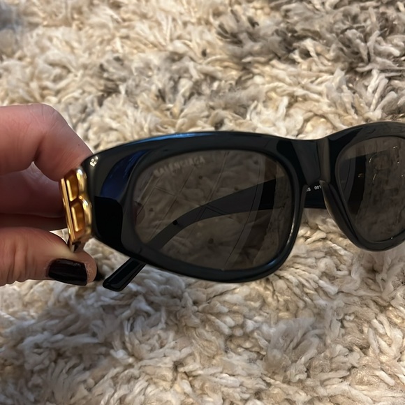 Balenciaga cat eye sunglasses with case. Pre-owned. Black. - Picture 2 of 7